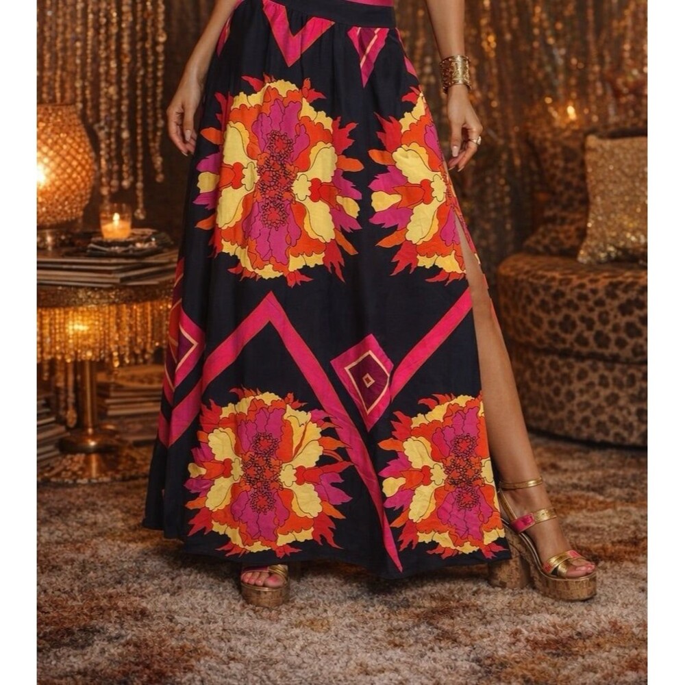Women’s Beautiful Long Flowy Skirt w/ Front Side Slit Size XL Stretchy Band
